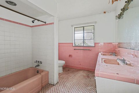 Tiny photo for 2208 Valley Brook Drive, Toledo, OH 43615 (MLS # 10005209)