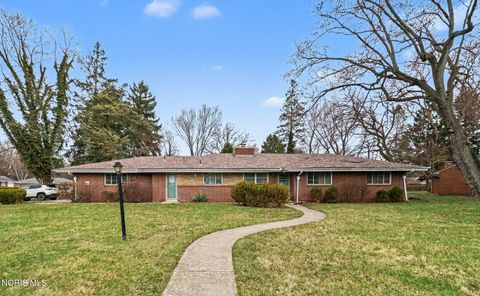 Photo of 2208 Valley Brook Drive, Toledo, OH 43615 (MLS # 10005209)
