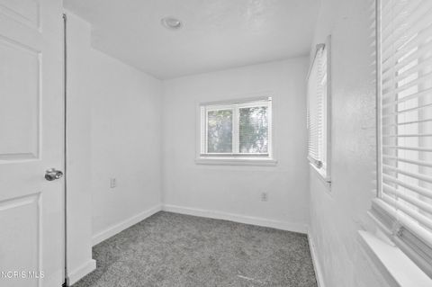 Tiny photo for 245 E Delaware Avenue, Toledo, OH 43608 (MLS # 10008526)