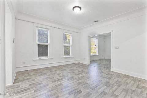 Tiny photo for 245 E Delaware Avenue, Toledo, OH 43608 (MLS # 10008526)