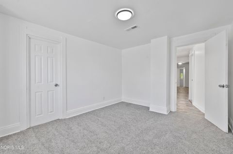 Tiny photo for 245 E Delaware Avenue, Toledo, OH 43608 (MLS # 10008526)