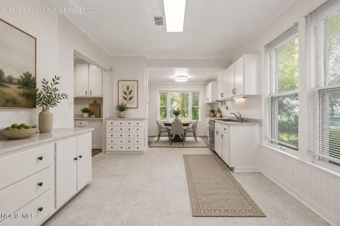Tiny photo for 245 E Delaware Avenue, Toledo, OH 43608 (MLS # 10008526)