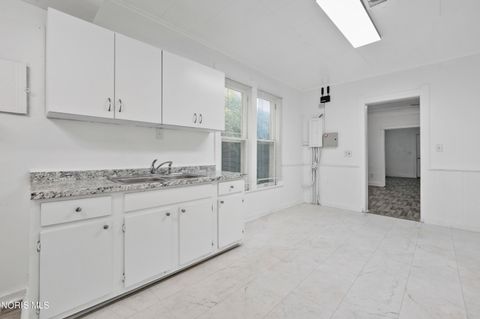 Tiny photo for 245 E Delaware Avenue, Toledo, OH 43608 (MLS # 10008526)