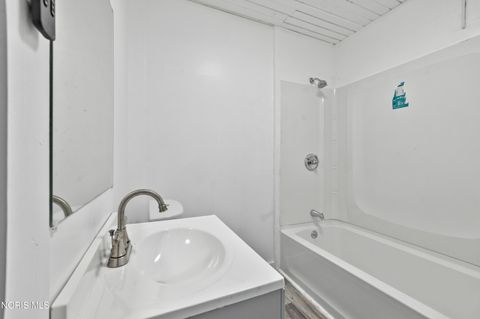Tiny photo for 245 E Delaware Avenue, Toledo, OH 43608 (MLS # 10008526)