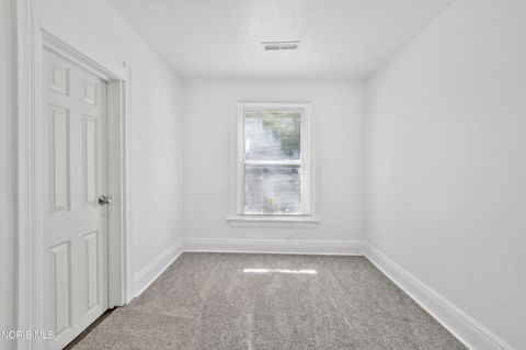 Tiny photo for 245 E Delaware Avenue, Toledo, OH 43608 (MLS # 10008526)