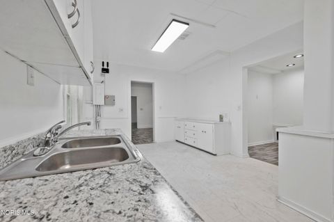 Tiny photo for 245 E Delaware Avenue, Toledo, OH 43608 (MLS # 10008526)