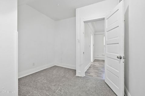 Tiny photo for 245 E Delaware Avenue, Toledo, OH 43608 (MLS # 10008526)