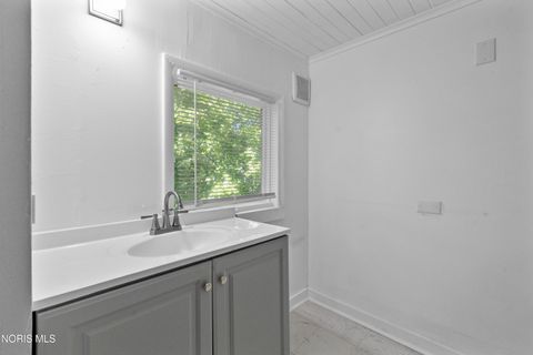 Tiny photo for 245 E Delaware Avenue, Toledo, OH 43608 (MLS # 10008526)