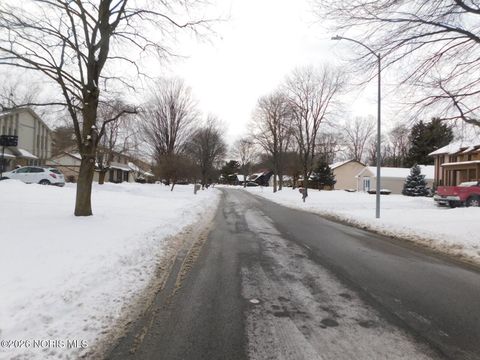 Tiny photo for 5637 Swan Creek Drive, Toledo, OH 43614 (MLS # 10003612)