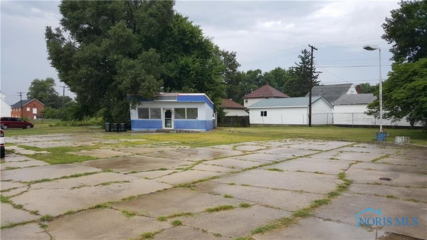 892 N COUNTYLINE ST, FOSTORIA, OH 44830 - Image 1ed87a72c7fe607ca2c4cac7cb5ee5af/2365601118