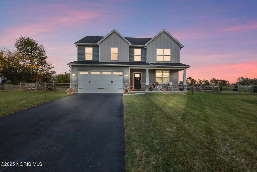Photo for 11037 Bay Trace Drive, Perrysburg, OH 43551 (MLS # 10000546)