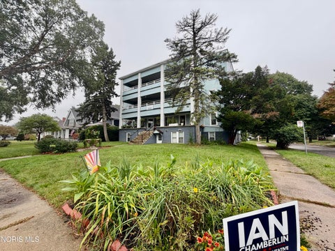 Photo of 1302 Harvard Boulevard #8, Toledo, OH 43614 (MLS # 10013790)