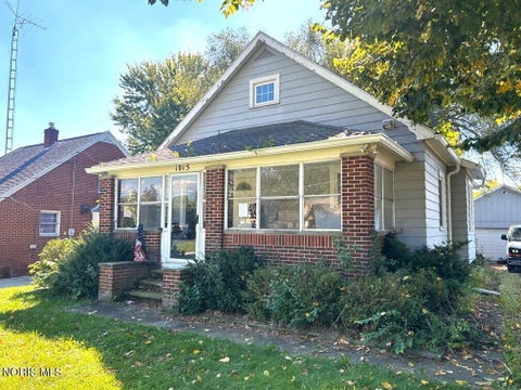 Photo of 1015 E Elm Tree Road, Rossford, OH 43460 (MLS # 10014235)