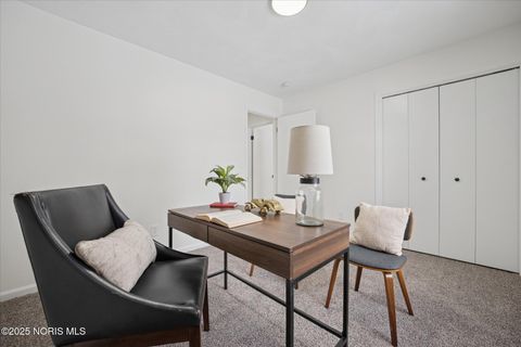 Tiny photo for 405 Normandie Boulevard, Bowling Green, OH 43402 (MLS # 10004970)