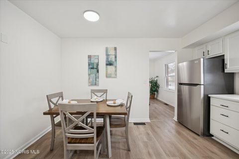 Tiny photo for 405 Normandie Boulevard, Bowling Green, OH 43402 (MLS # 10004970)