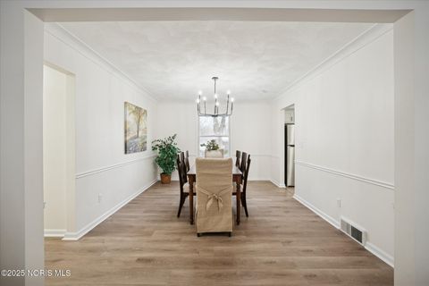 Tiny photo for 405 Normandie Boulevard, Bowling Green, OH 43402 (MLS # 10004970)