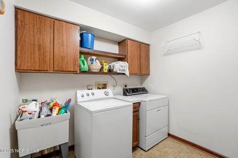 Tiny photo for 5523 Ginger Tree Lane, Toledo, OH 43623 (MLS # 10000355)
