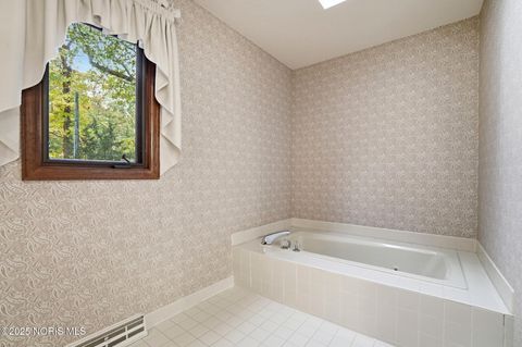 Tiny photo for 5523 Ginger Tree Lane, Toledo, OH 43623 (MLS # 10000355)