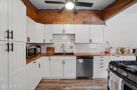 Tiny photo for 1809 Birdie Drive, Toledo, OH 43615 (MLS # 10003685)