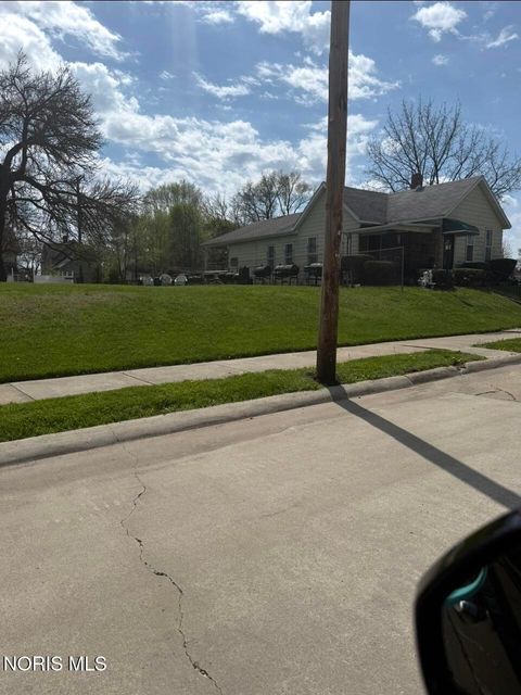 Photo of 819 Blum Street, Toledo, OH 43607 (MLS # 10006925)