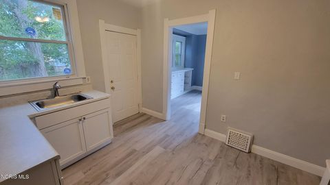Tiny photo for 3110 Cambridge Street, Toledo, OH 43610 (MLS # 10007882)