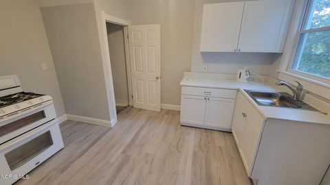 Tiny photo for 3110 Cambridge Street, Toledo, OH 43610 (MLS # 10007882)
