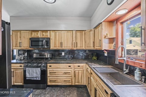 Tiny photo for 2559 106th Street, Toledo, OH 43611 (MLS # 10008683)