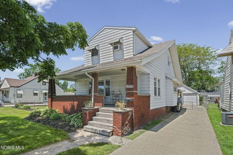 Tiny photo for 2559 106th Street, Toledo, OH 43611 (MLS # 10008683)