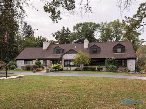 Photo of 4545 Indian Road, Ottawa Hills, OH 43615 (MLS # 6136847)