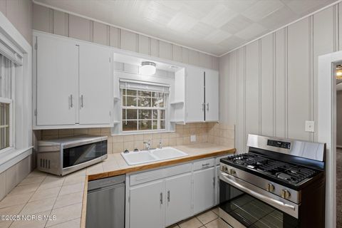 Tiny photo for 2659 Oak Grove Place, Toledo, OH 43613 (MLS # 10001830)