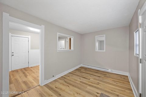 Tiny photo for 2659 Oak Grove Place, Toledo, OH 43613 (MLS # 10001830)