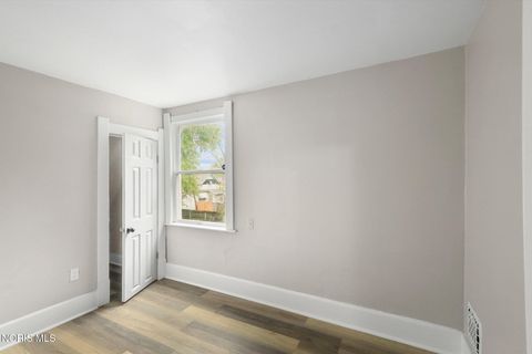 Tiny photo for 615 Maumee Avenue, Toledo, OH 43609 (MLS # 10007814)