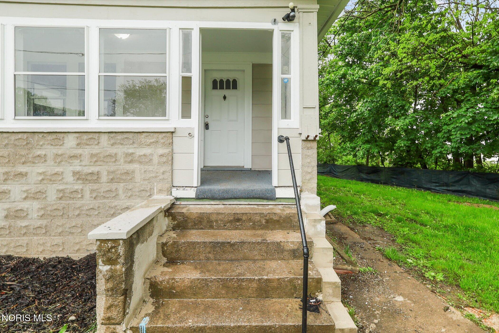 615 Maumee Avenue