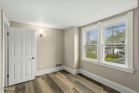 Tiny photo for 615 Maumee Avenue, Toledo, OH 43609 (MLS # 10007814)