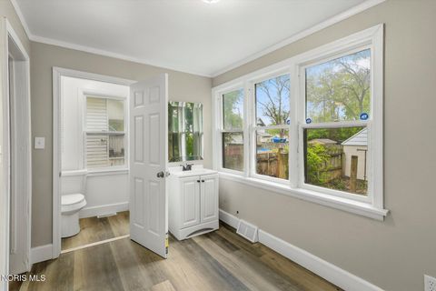 Tiny photo for 615 Maumee Avenue, Toledo, OH 43609 (MLS # 10007814)