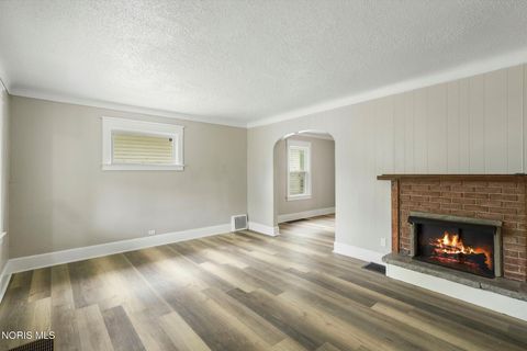 Tiny photo for 615 Maumee Avenue, Toledo, OH 43609 (MLS # 10007814)