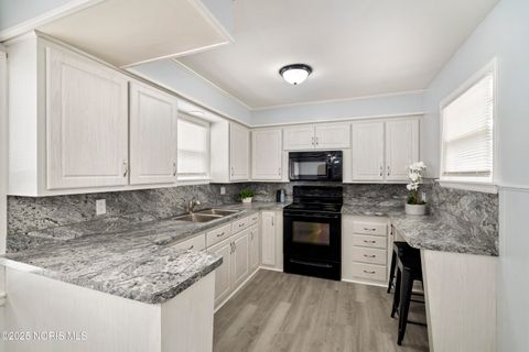 Tiny photo for 4841 Leamington Avenue, Toledo, OH 43613 (MLS # 10002376)