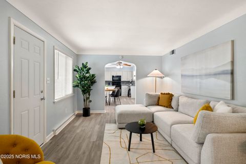 Tiny photo for 4841 Leamington Avenue, Toledo, OH 43613 (MLS # 10002376)