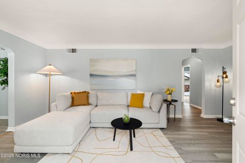 Tiny photo for 4841 Leamington Avenue, Toledo, OH 43613 (MLS # 10002376)