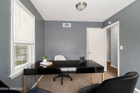 Tiny photo for 4841 Leamington Avenue, Toledo, OH 43613 (MLS # 10002376)