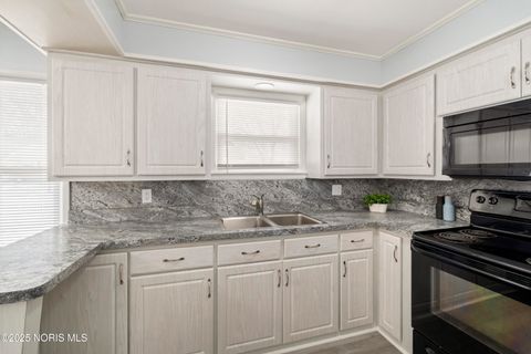 Tiny photo for 4841 Leamington Avenue, Toledo, OH 43613 (MLS # 10002376)