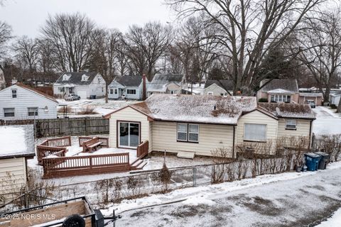 Tiny photo for 4841 Leamington Avenue, Toledo, OH 43613 (MLS # 10002376)