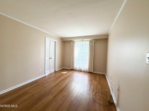 Tiny photo for 425 W Ridge Drive #Apt 6, Fostoria, OH 44830 (MLS # 10007816)