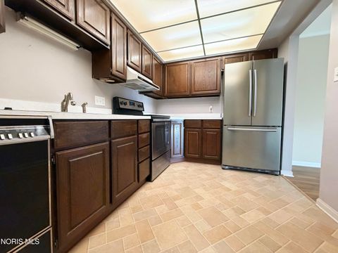Tiny photo for 425 W Ridge Drive #Apt 6, Fostoria, OH 44830 (MLS # 10007816)