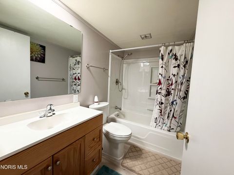 Tiny photo for 425 W Ridge Drive #Apt 6, Fostoria, OH 44830 (MLS # 10007816)