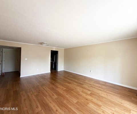 Tiny photo for 425 W Ridge Drive #Apt 6, Fostoria, OH 44830 (MLS # 10007816)