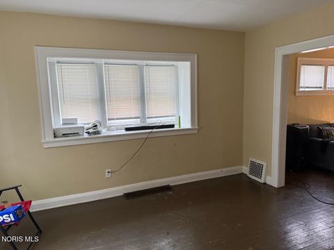 Tiny photo for 815 Woodward Avenue, Toledo, OH 43608 (MLS # 10007430)