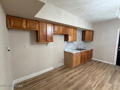 Tiny photo for 2743 Elm Street, Toledo, OH 43608 (MLS # 10002527)