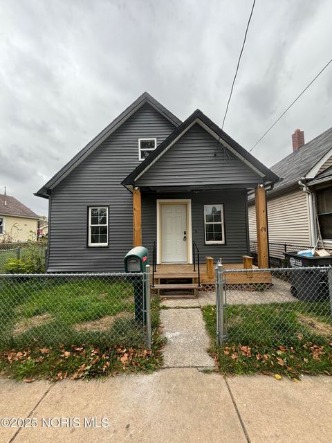 Photo of 2025 Caledonia Street, Toledo, OH 43605 (MLS # 10000667) Photo of 2025 Caledonia Street, Toledo, OH 43605 (MLS # 10000667)