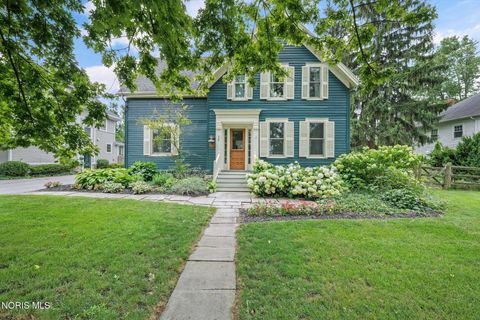 Photo of 326 W Front Street, Perrysburg, OH 43551 (MLS # 10009945)